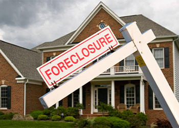 Foreclosure sign in front on modern house