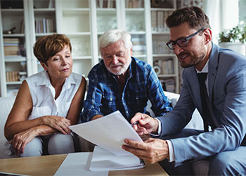 Senior couples preparing estate plan with the help of attorney