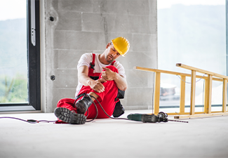 An accident of a man worker at the construction site
