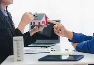 Hand over the keys to the customer and purchase agreement document