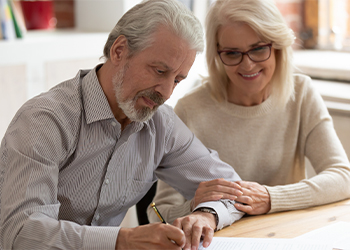 Eldery couples preparing estate plan