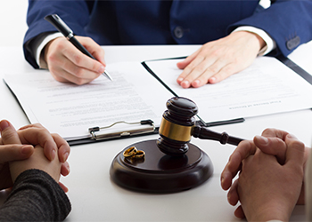 Divorcing couples with attorney