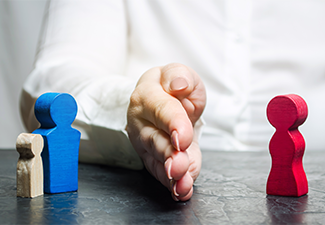 The hand separates the father with the child from the mother