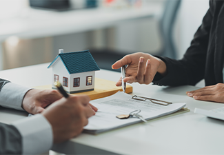 Real Estate agent explain signing agreement for buying house