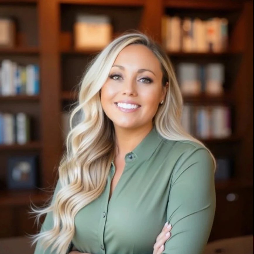 woman with green shirt