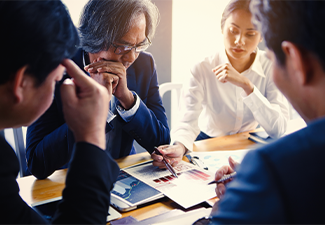 The business team is meeting with stress due to operating losses and the economic downturn