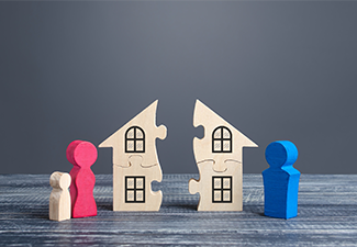 Husband and wife divide a house in a divorce process
