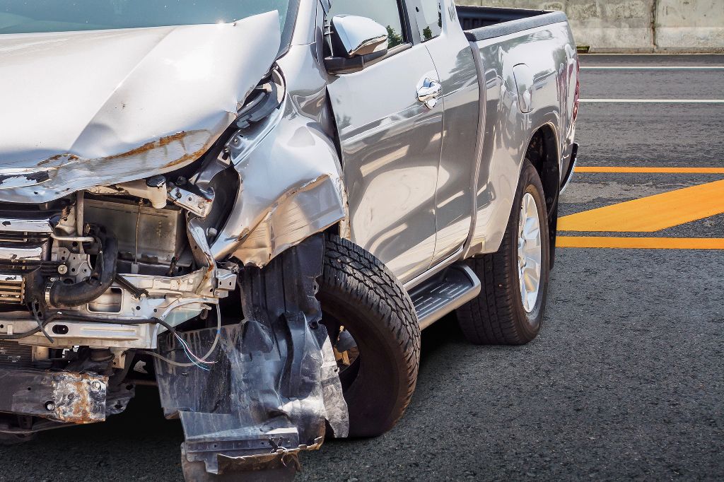 benefits of hiring a truck accident lawyer grover law firm overland park
