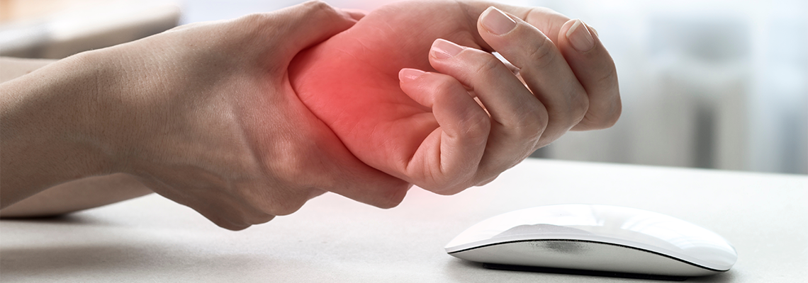 Pain in the wrist from working with a computer mouse