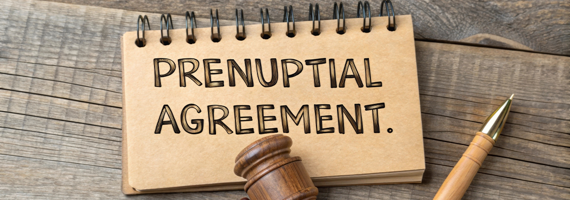 Notepad featuring a prenuptial agreement, judge's gavel