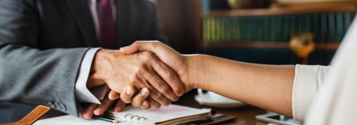 2 people shaking hands in agreement