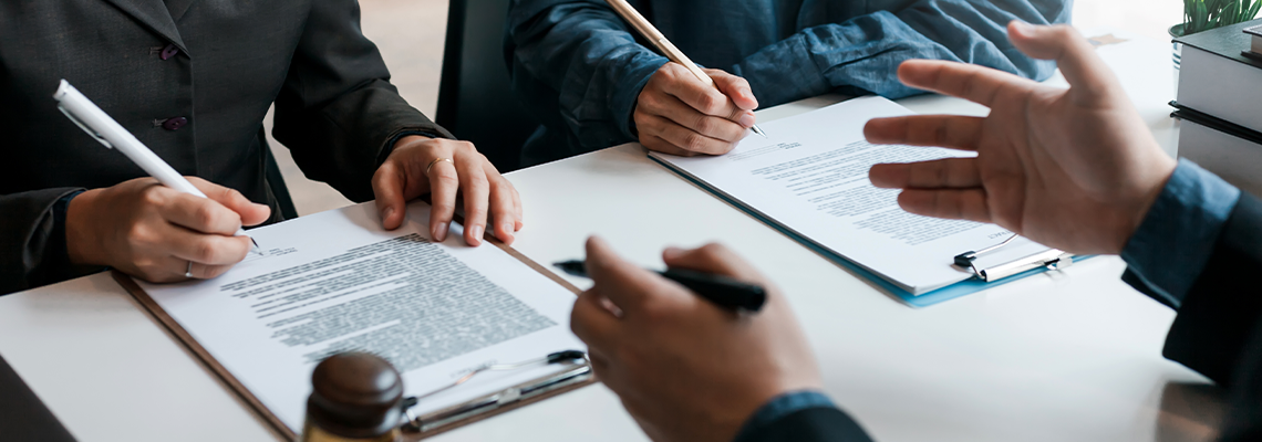 Signing of a contract with a consultant lawyer and executors