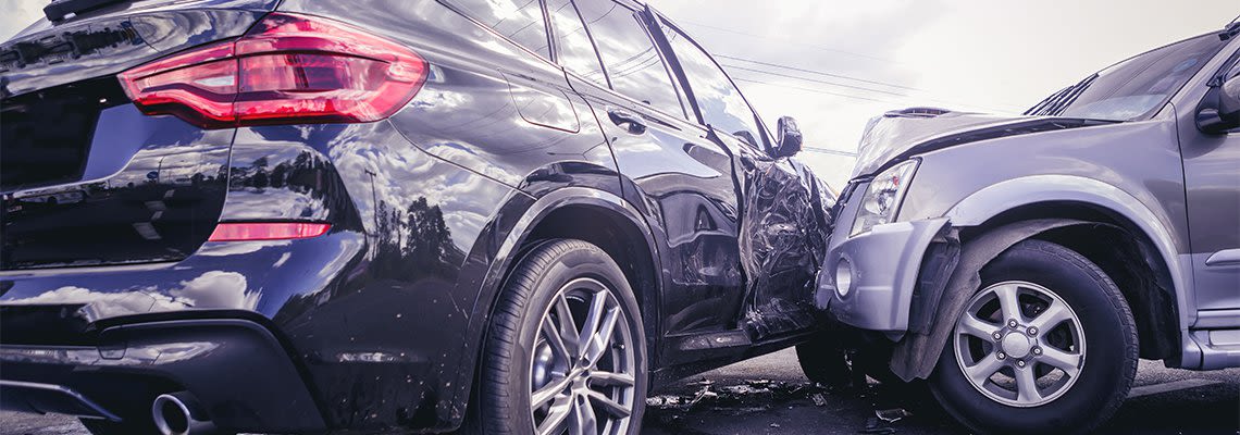 Two_cars_in_an_accident.2e16d0ba.fill-1140x400