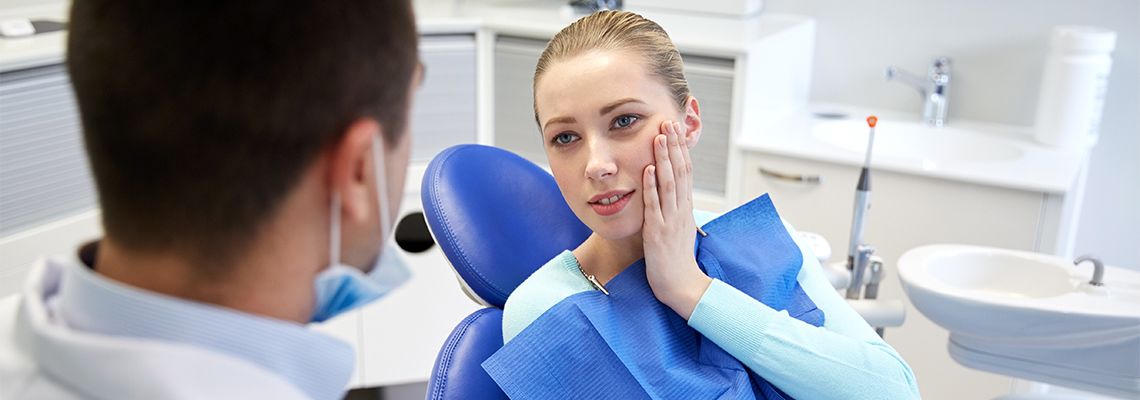Women with teeth pain in dental clinic