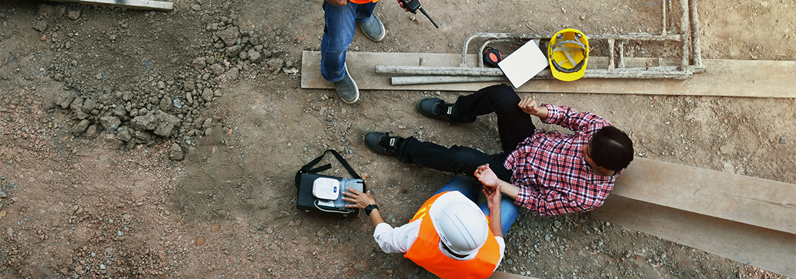 First aid in accident at a construction site
