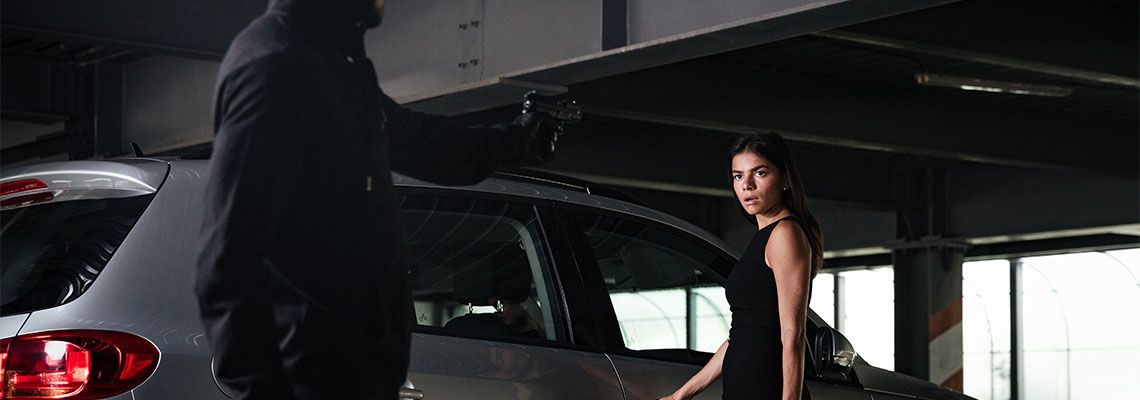 Man robber threatening woman with gun in parking lot