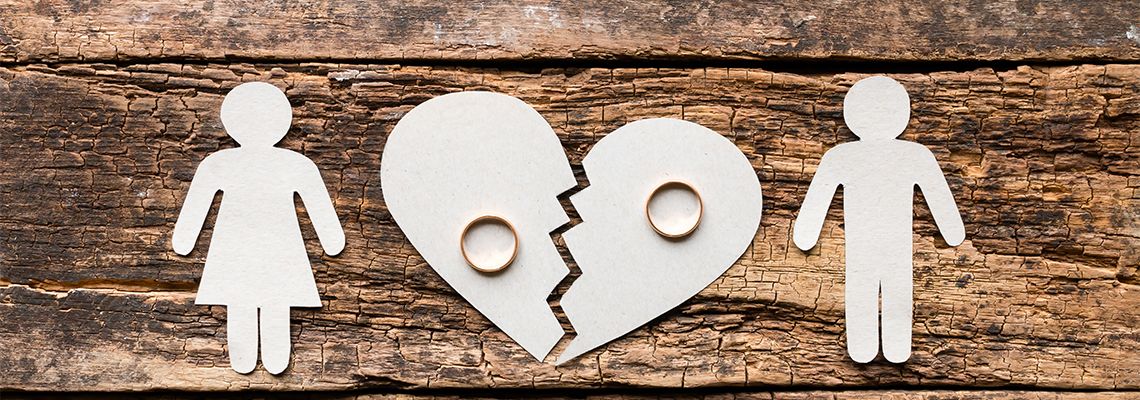 Paper couples with broken heart and wedding ring
