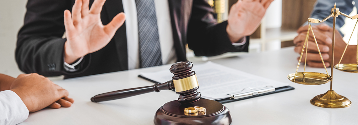 Discussion between marriage, husband and wife during divorce process