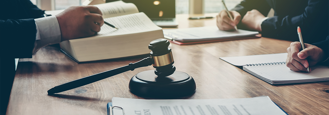 Joint consultation of lawyers and services to clients at the lawyer office