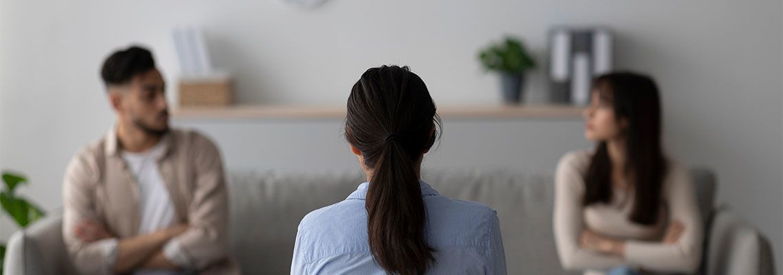 Mediator trying to settle dispute of divorcing couples