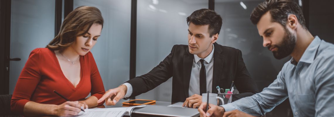 Mediator resolving divorce dispute