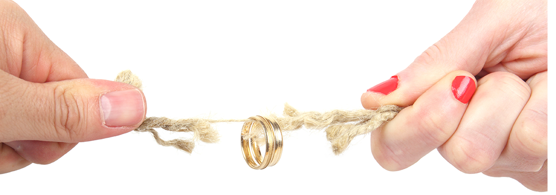 Wedding rings in a thread between couple