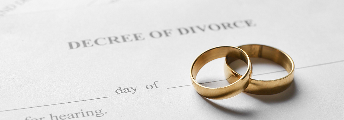 Rings with decree of divorce