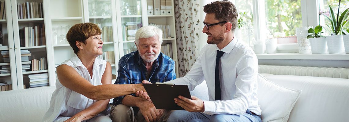 Senior couples prepare estate plan with the help of professional