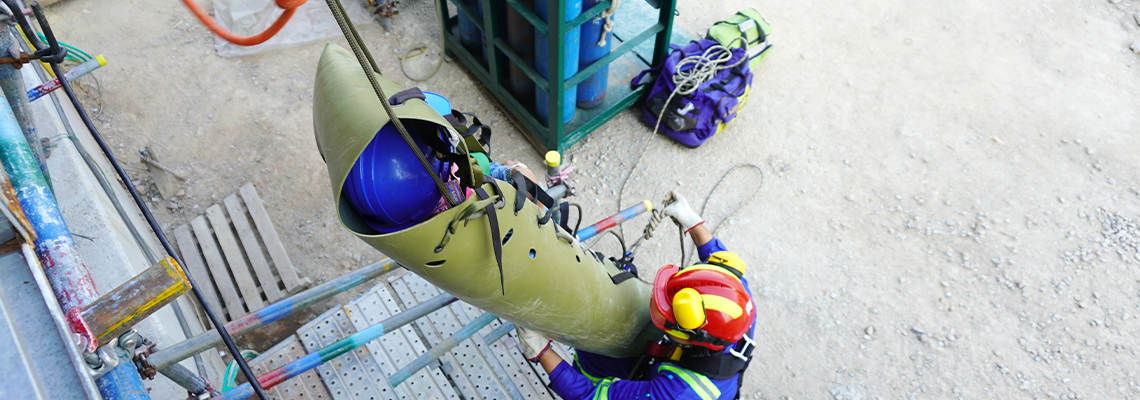 Sked stretches encapsulate injured workers to take off scaffolding in working