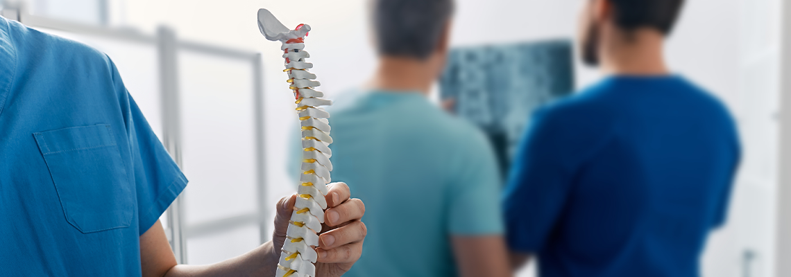 Complex examination and treatment of back pain with examination and MRI of spine