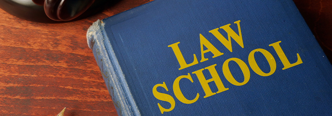 Title Law school on a book and a gavel