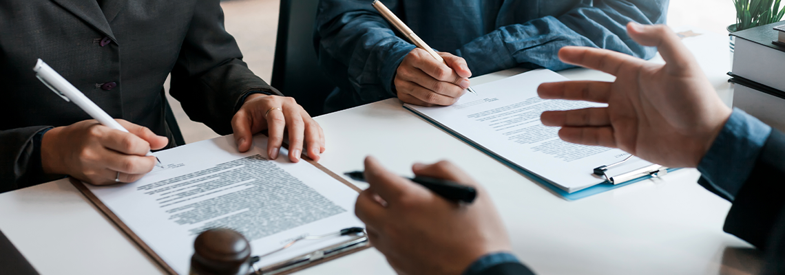 Signing of a contract with a consultant lawyer