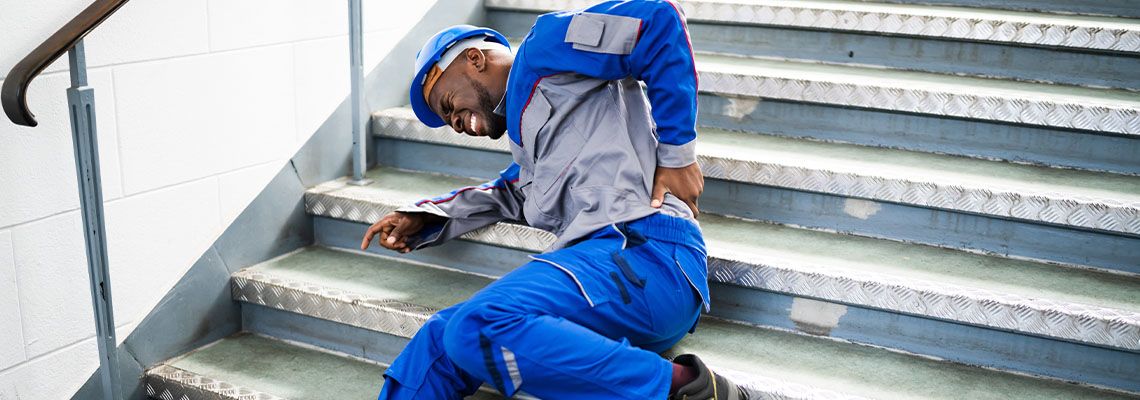 Man hurt his back by slipping in staircase