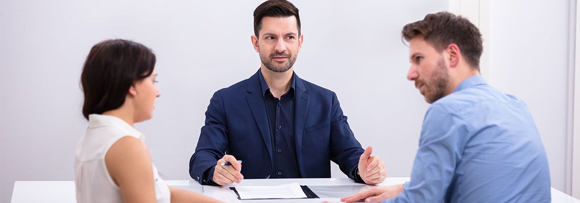 Mediator trying to mediate divorcing couple dispute