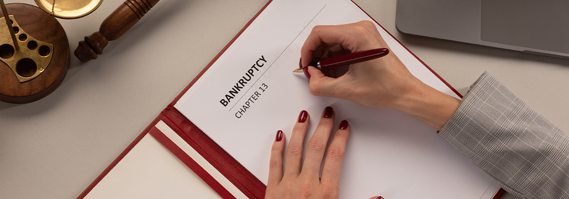 Woman fills bankruptcy chapter 13 law in the office
