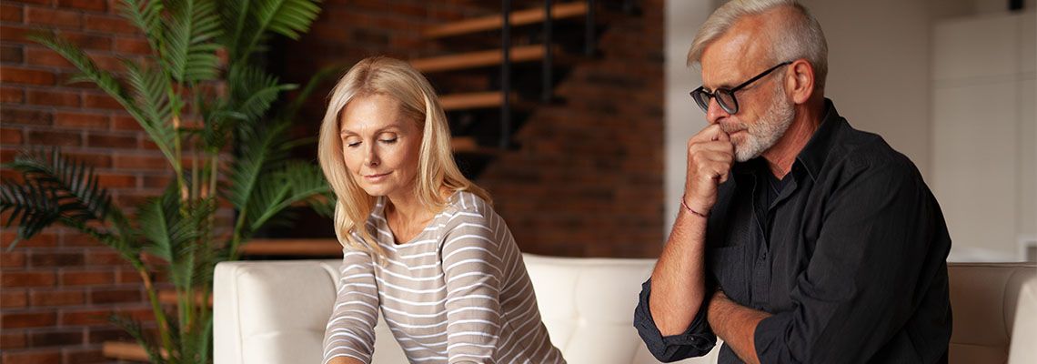 Old couples signing divorce agreement