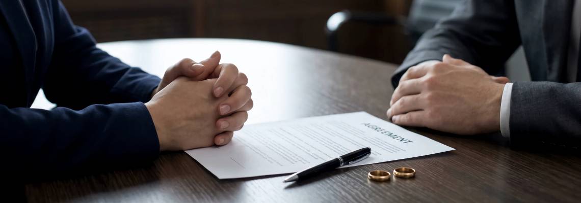 Couples signing divorce paper