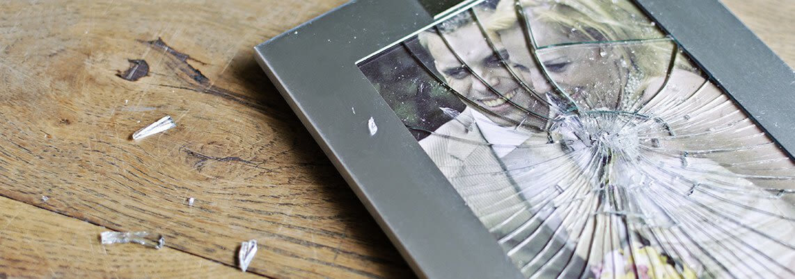 broken Wedding Photo Frame.jpg