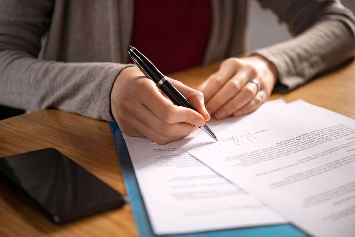 Signing with a black pen