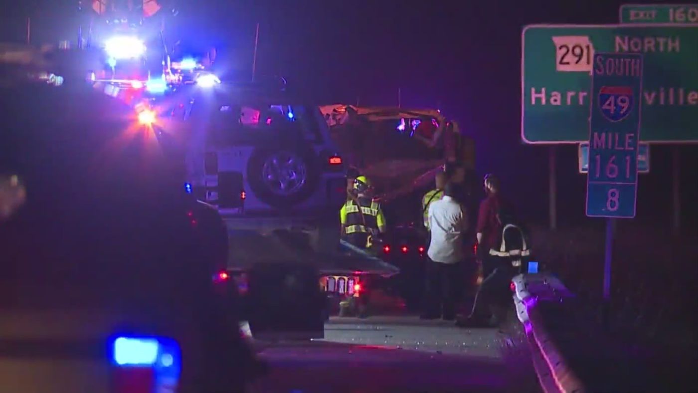 Semi truck crash on I-49 / Photo Credit: Fox 4 News