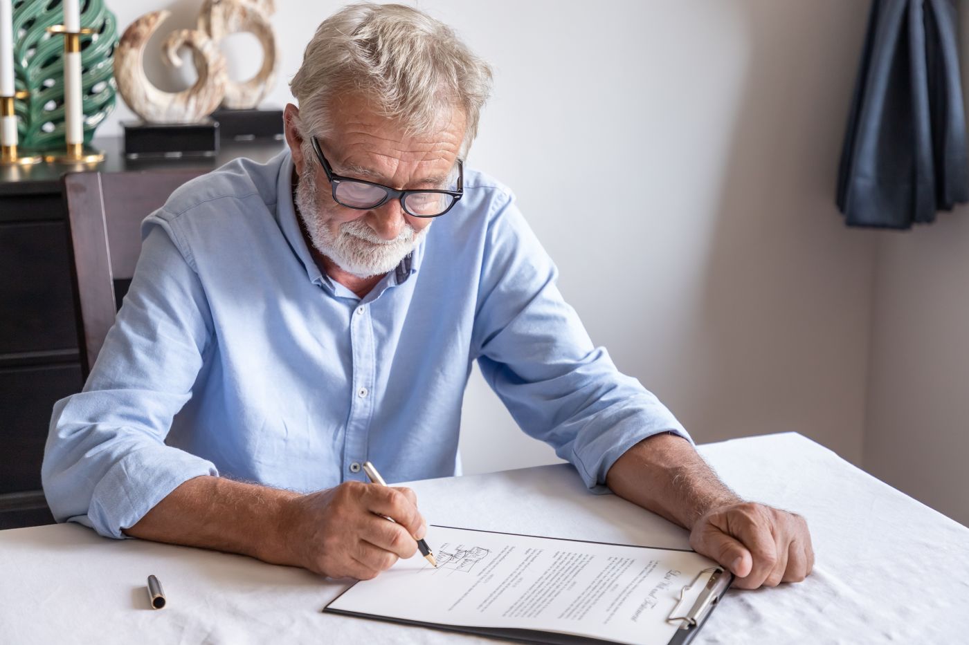 Senior old man preparing last will