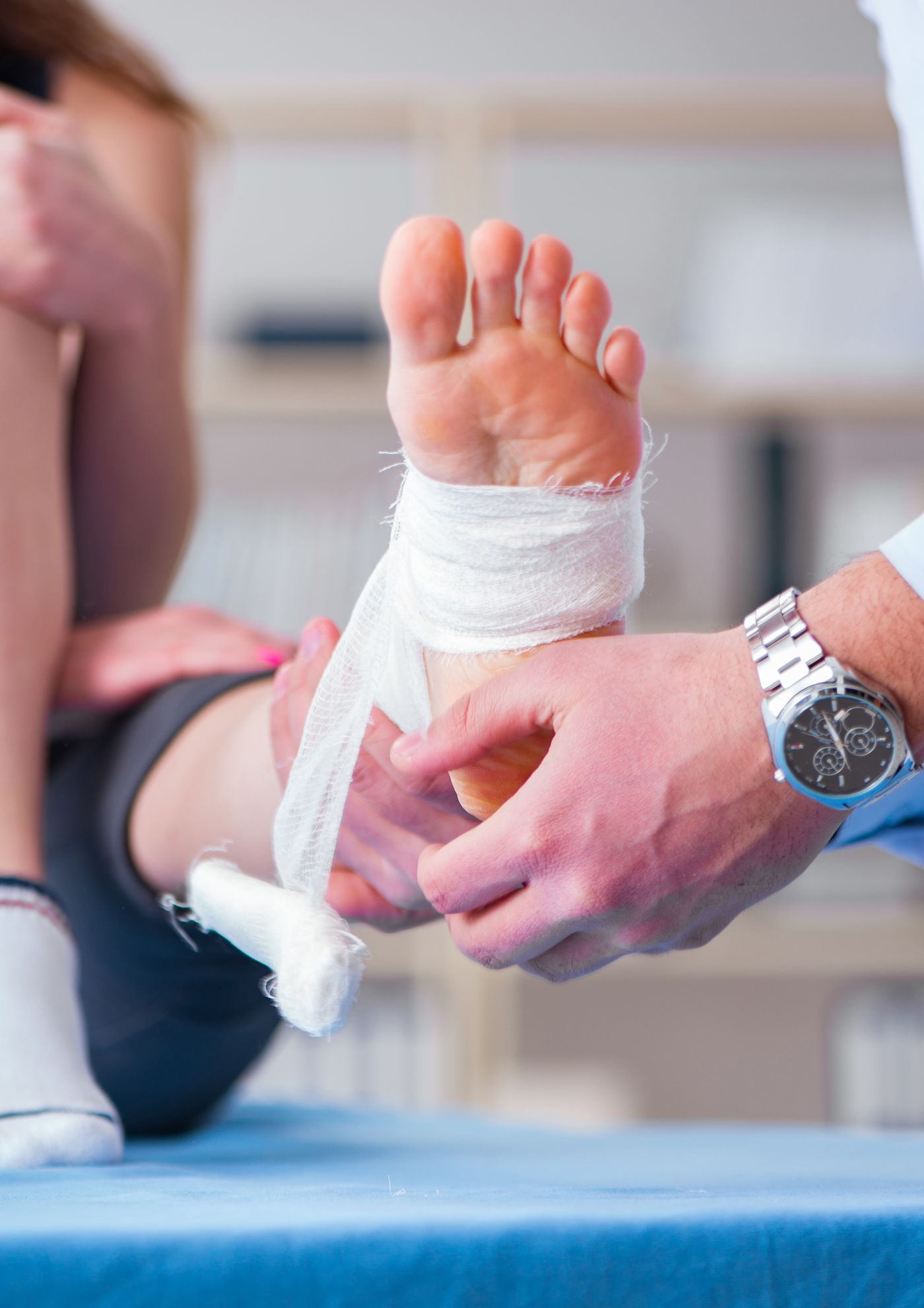 Traumatologist is taking care of the patient
