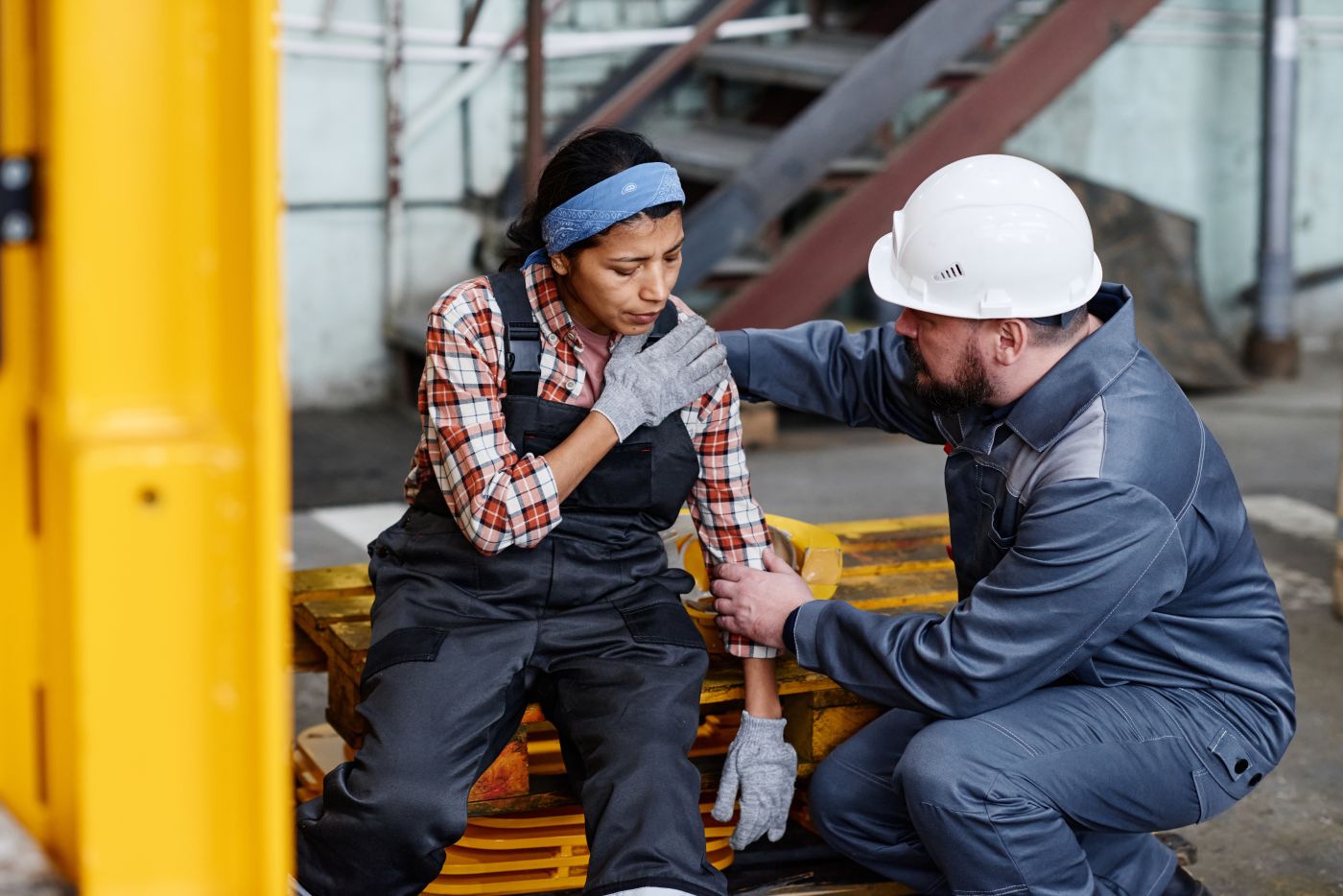 Women with injured shoulder in workplace