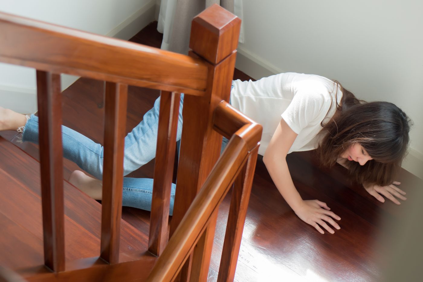 Women slips and fall in staircase