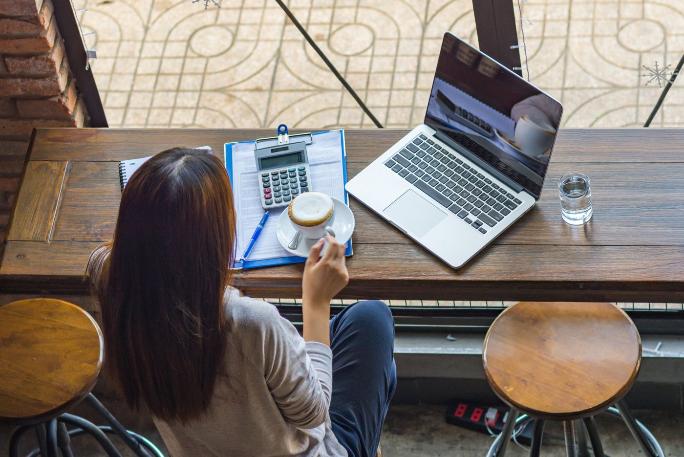 Freelancer working from a cafe