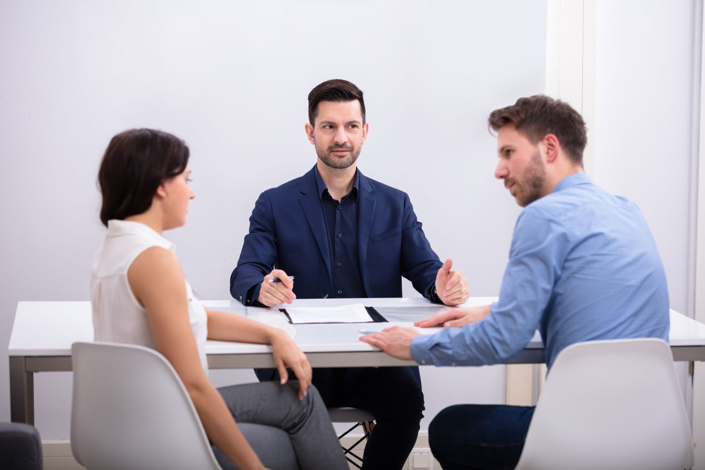 Couples with divorce mediator