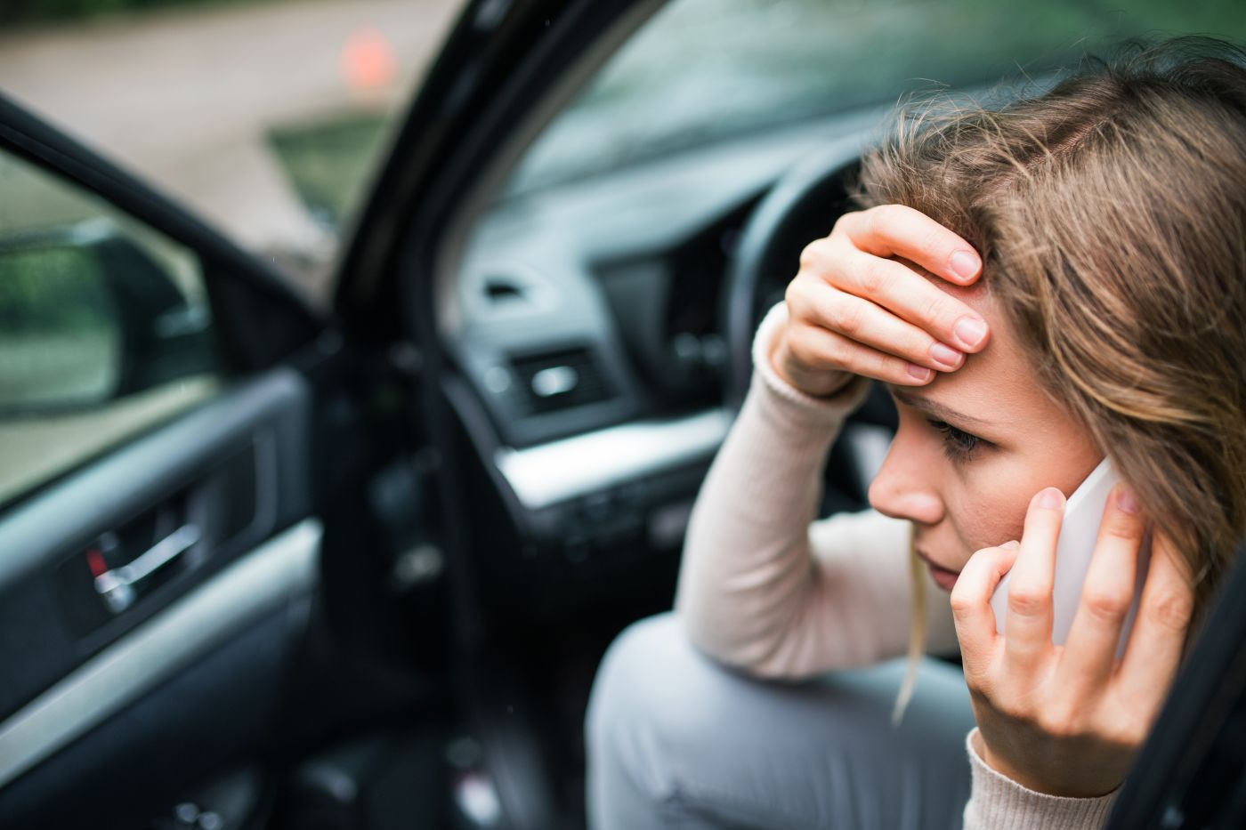 Women calls for help after car accident