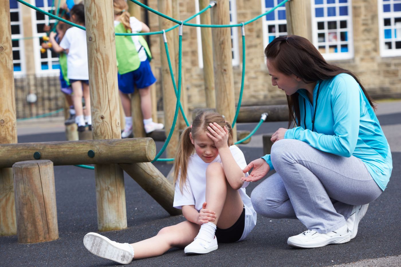 Child hurts herself in playground