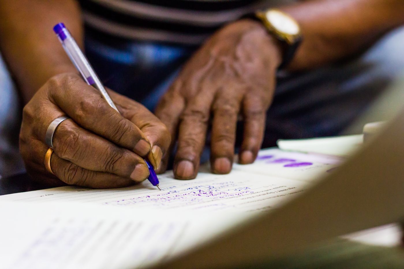 Man preparing last will