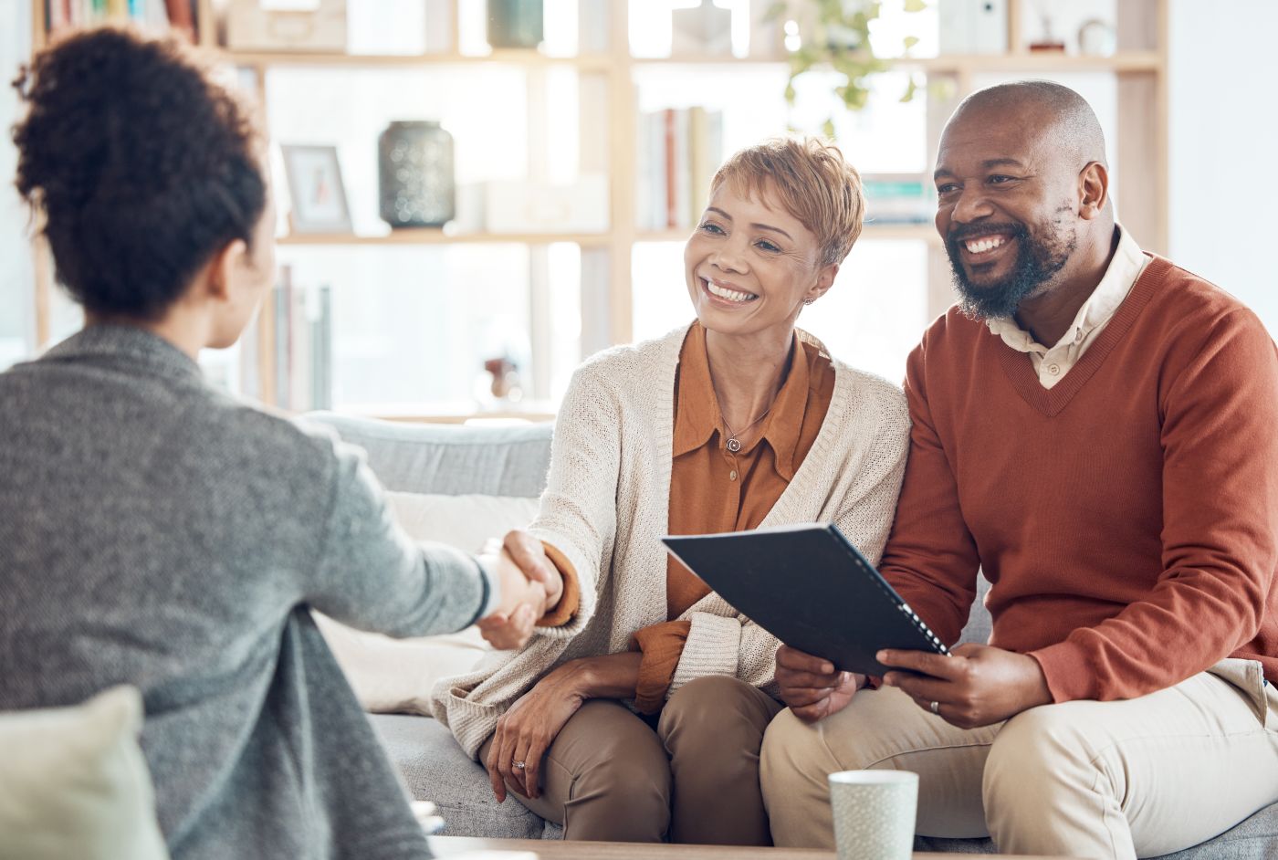 Couples preparing estate plan with the help of professional